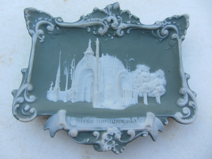 Recuerdo de la Exposición Universal de París, 1889. Entrada. Porcelana. colección particular.Foto: Bárbara.
