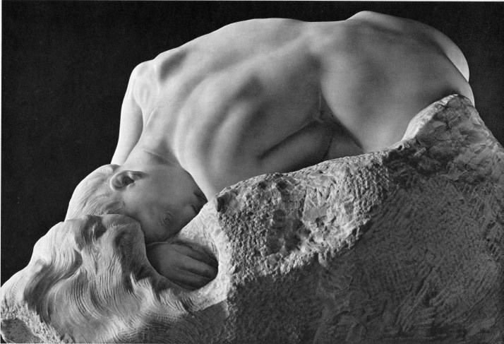 A. Rodin, "La Danaïde". escultura en mármol.