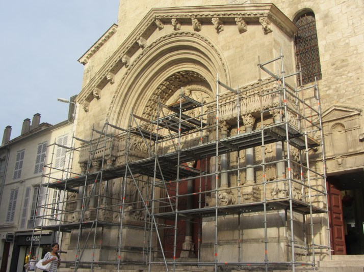 Saint Trophime con andamios. Foto: Bárbara