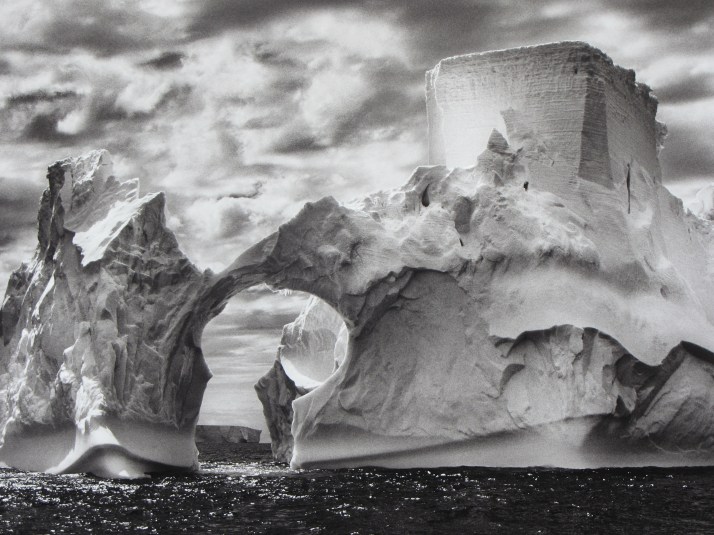 Sebastiao Salgado: Los confines del Sur. Iceberg. Península Antártica. 2005.