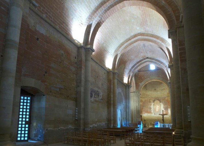 Nave desde el ábside central de la iglesia del Monasterio de Santa María de Sigena 