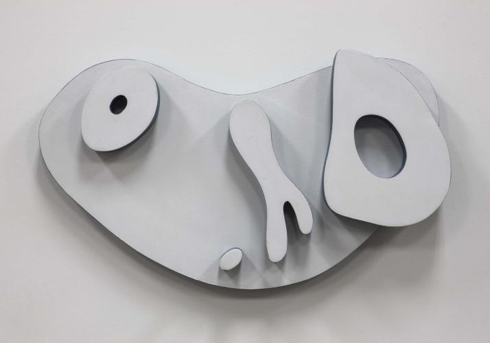Hans Arp: "Objetos colocados según las leyes del azar". 1926. Madera y pintura al óleo, 37 x 57 x 6'4.